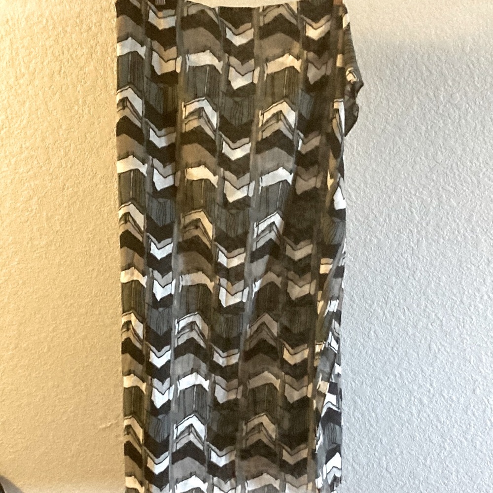 Black, Grey and White arrow scarf/shawl head wrap.
